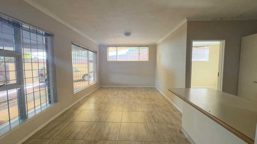 8 Bedroom Property for Sale in Middedorp Western Cape